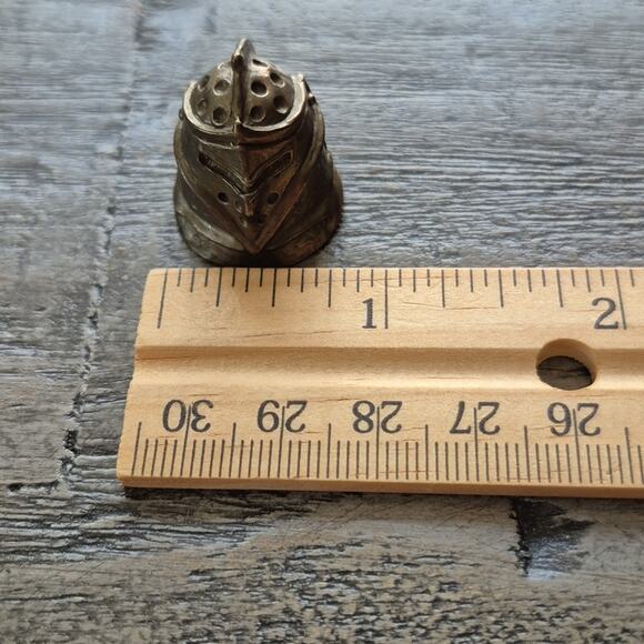 Unique Brass Colored Knights Helmet Thimble Heirloom Edition Sewing - Picture 15 of 16